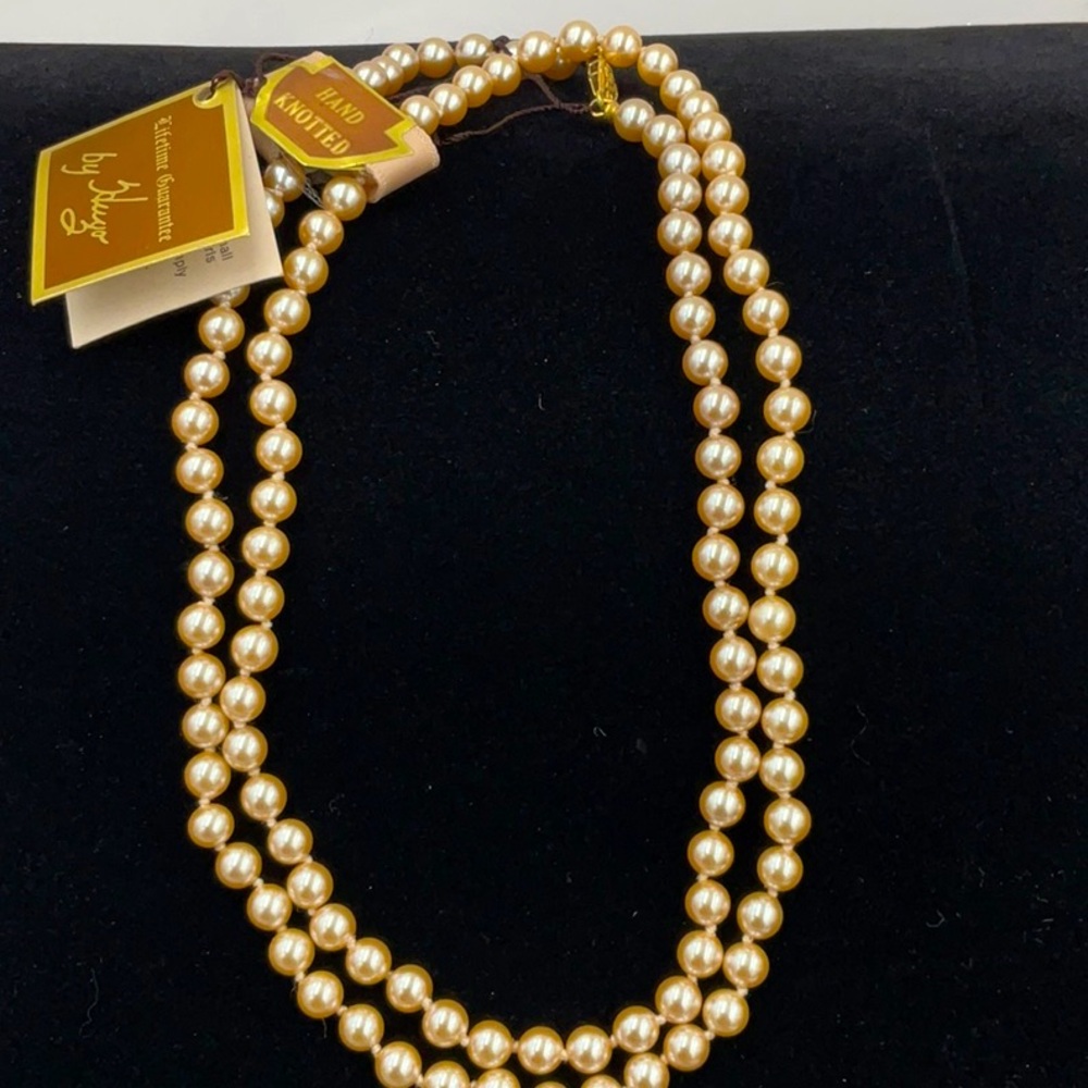 BrandNew Vintage HUGO Elegant30” Gold Pearl Necklace W/Gold Pearl Clasp (1980’s) - Picture 4 of 5